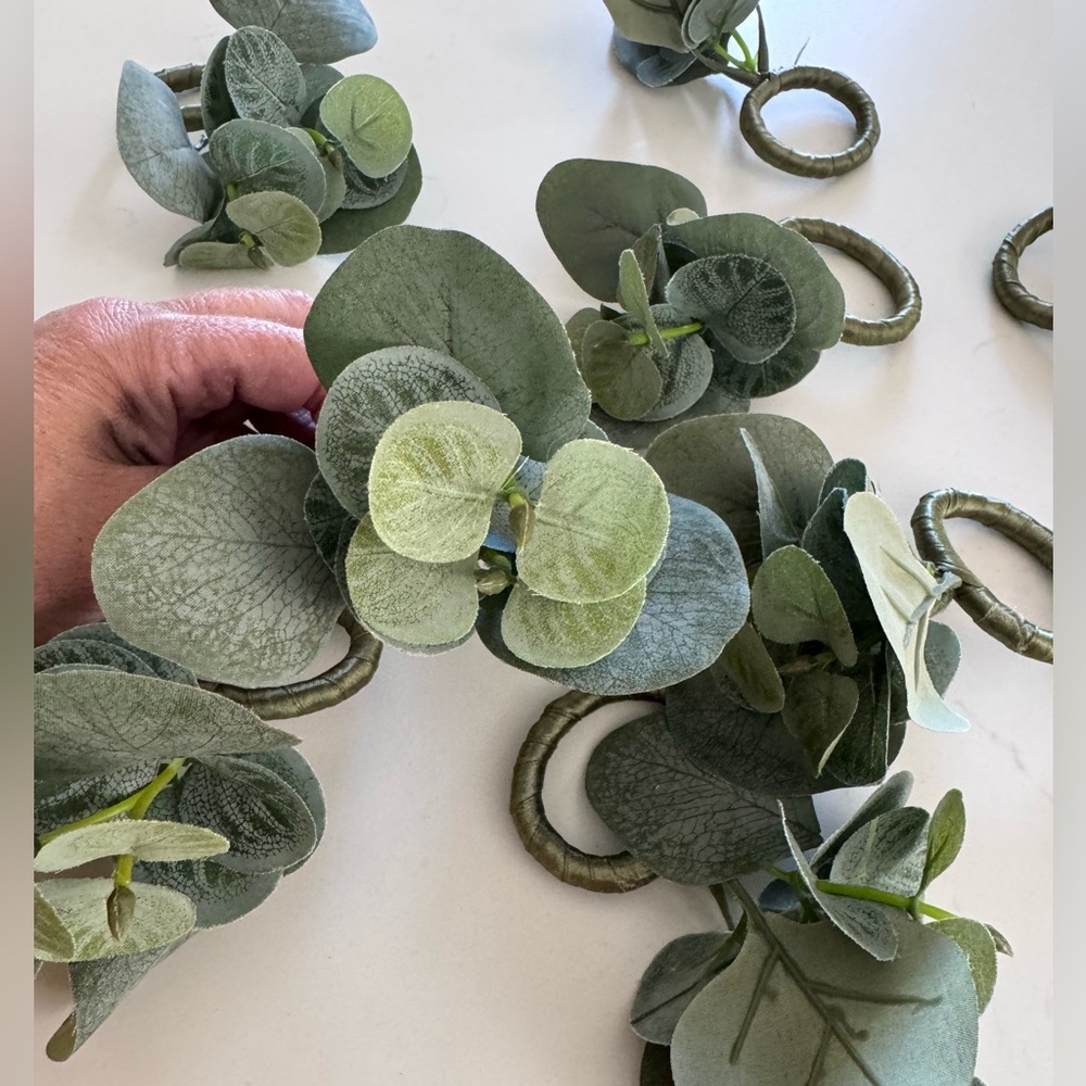 Set 8 Eucalyptus napkin rings